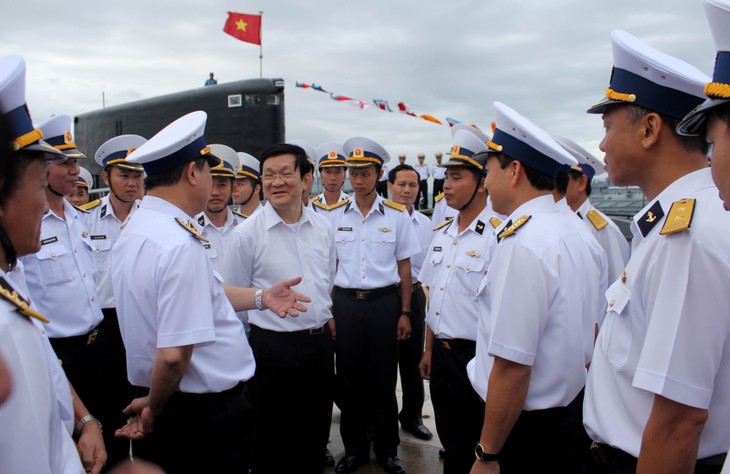 Le président Truong Tan Sang rend visite aux forces navales à Cam Ranh - ảnh 1